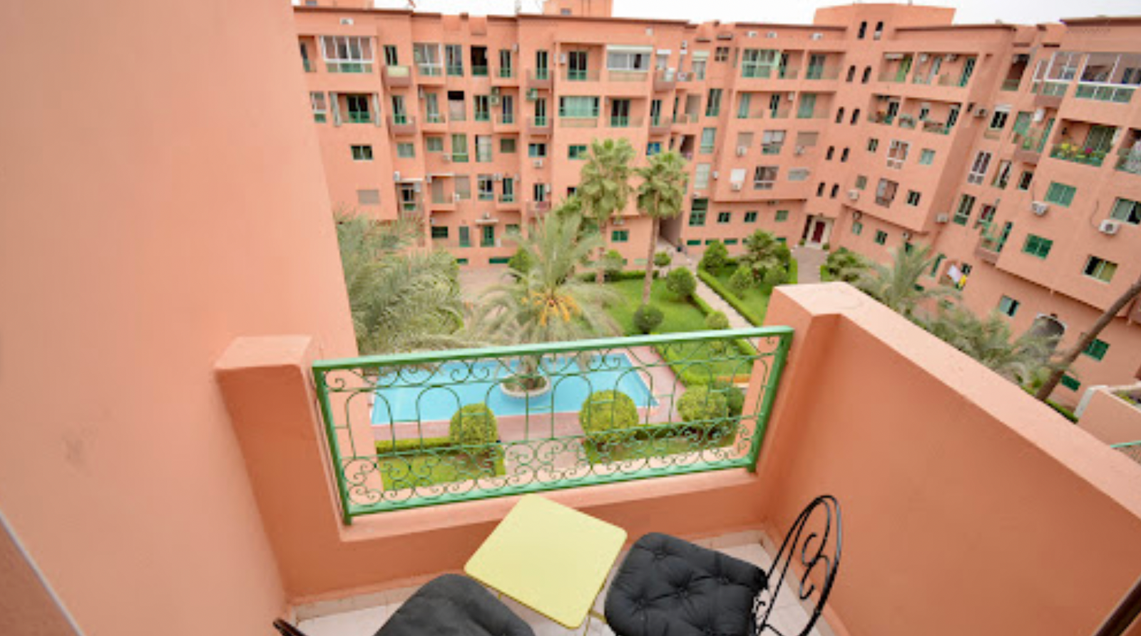 furnished-apartment-105m2-for-sale-pool-view-gueliz 3