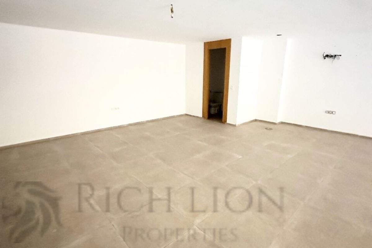 office 06 for rent